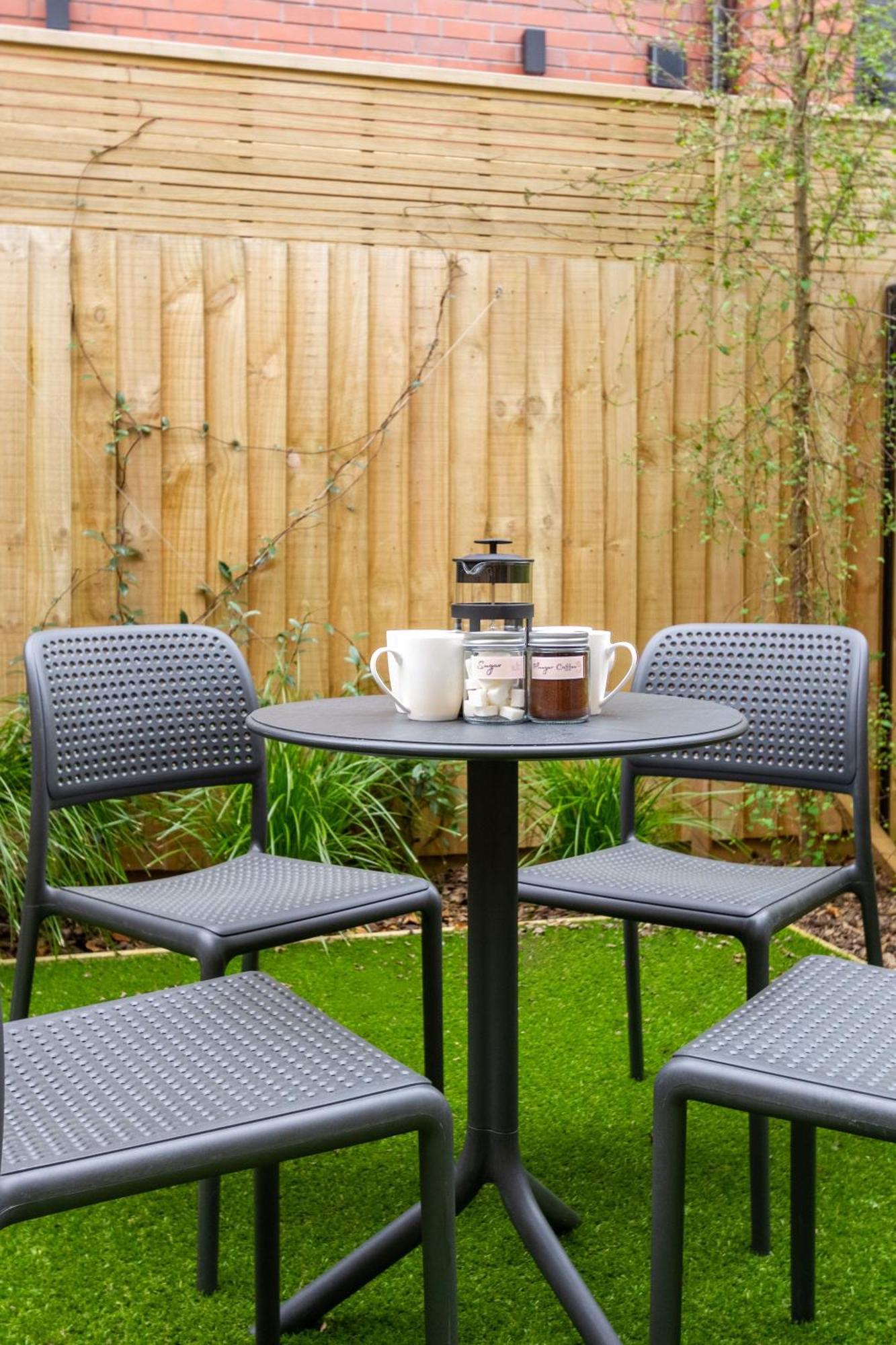 Executive Suite On Lichfield Street - 2 Bed 2 Bath Κράισττσερτς Εξωτερικό φωτογραφία